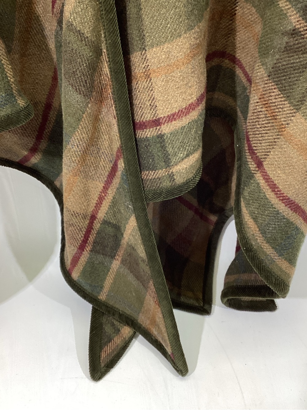 CHAPS Ralph Lauren Plaid Wool Blend Poncho Cape Wrap Green Maroon Size XL - Picture 4 of 9